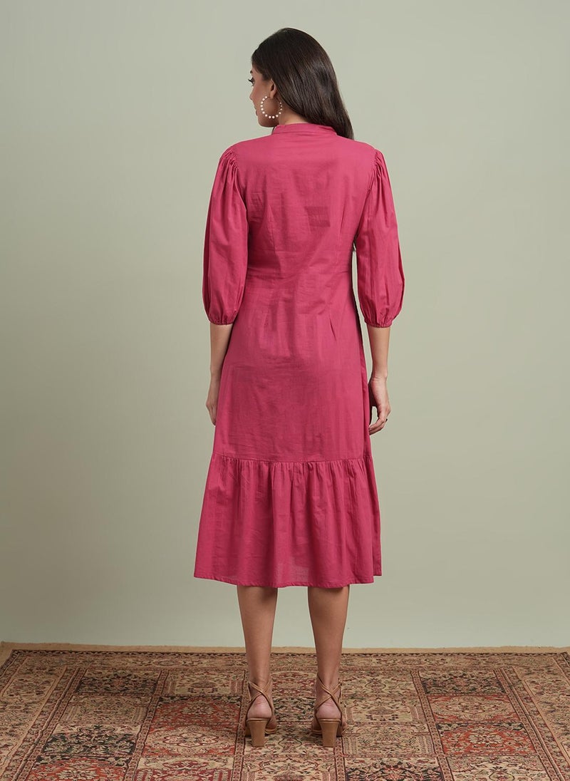 جلو باص فستان ميدي نسائي مورد بياقة مستديرة وأكمام منتفخة وحافة مكشكشة مطرز بالزهور - Image 4